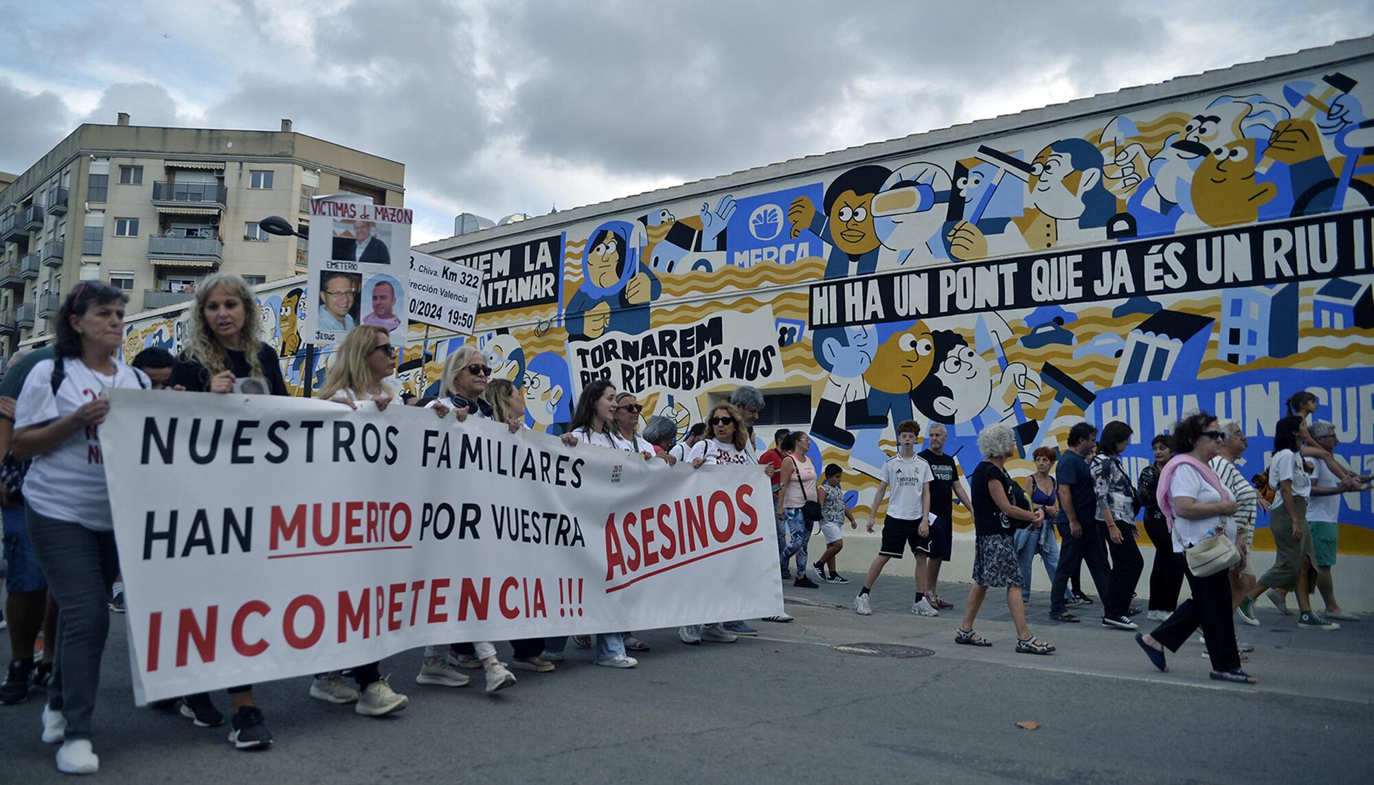 Pintada mural Pont solidaritat undécima mani mazón